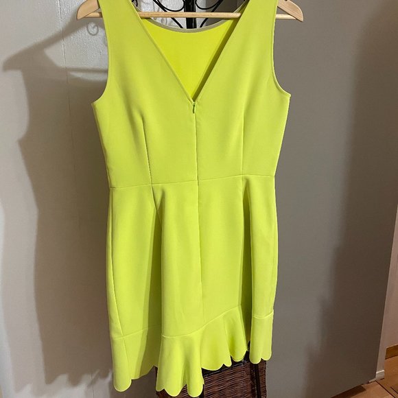 J. CREW Beautiful Chartreuse Sleeveless Sheath Dress with Scalloped Hem - Picture 3 of 9